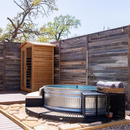 Romantic Tiny Luxury Retreat W Heated Pool, Sauna N Outdoor Shower In Wimberley 10 Acres 外观 照片