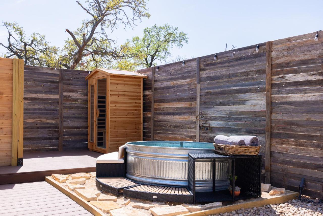 Romantic Tiny Luxury Retreat W Heated Pool, Sauna N Outdoor Shower In Wimberley 10 Acres 外观 照片