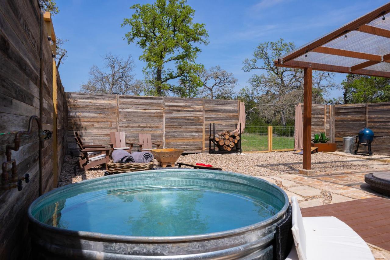 Romantic Tiny Luxury Retreat W Heated Pool, Sauna N Outdoor Shower In Wimberley 10 Acres 外观 照片