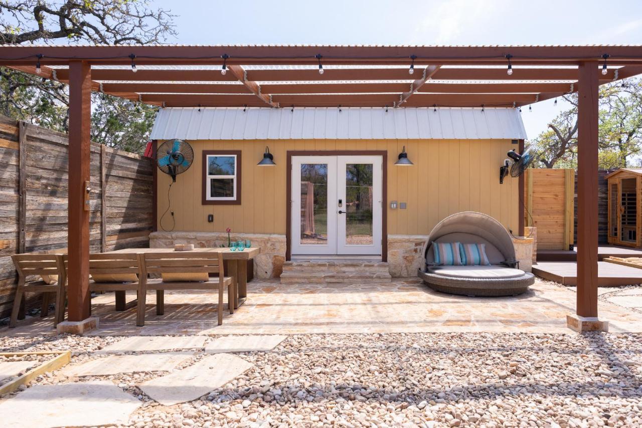 Romantic Tiny Luxury Retreat W Heated Pool, Sauna N Outdoor Shower In Wimberley 10 Acres 外观 照片