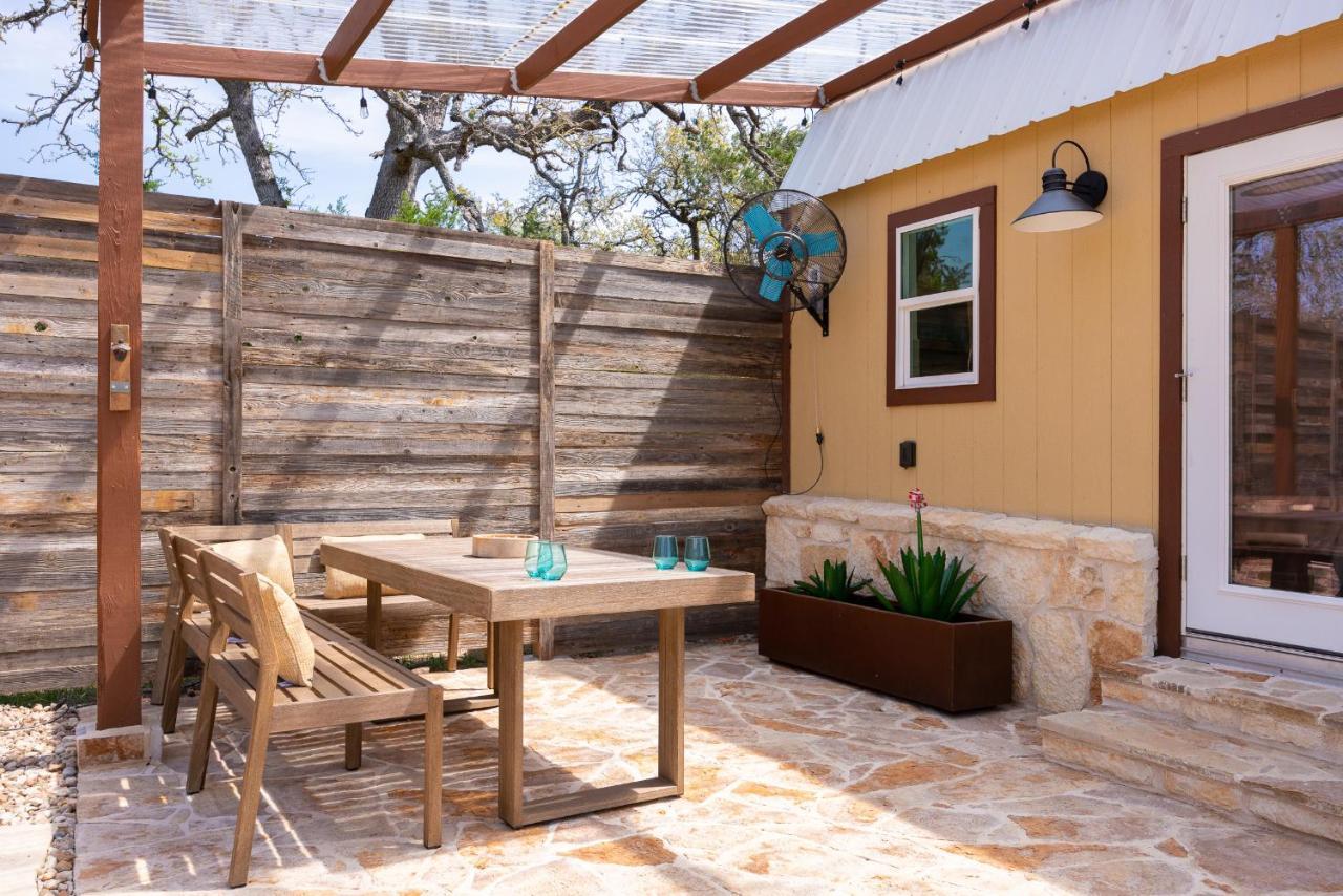 Romantic Tiny Luxury Retreat W Heated Pool, Sauna N Outdoor Shower In Wimberley 10 Acres 外观 照片