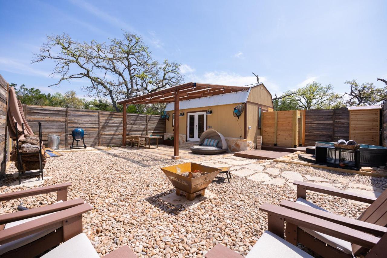 Romantic Tiny Luxury Retreat W Heated Pool, Sauna N Outdoor Shower In Wimberley 10 Acres 外观 照片