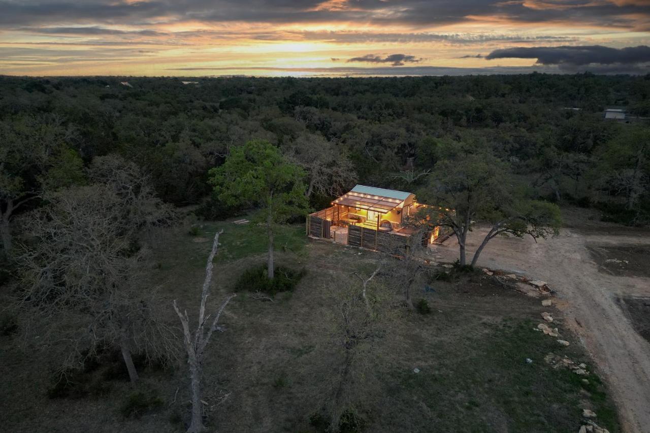 Romantic Tiny Luxury Retreat W Heated Pool, Sauna N Outdoor Shower In Wimberley 10 Acres 外观 照片