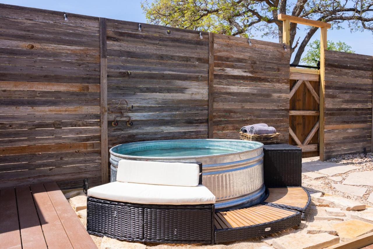 Romantic Tiny Luxury Retreat W Heated Pool, Sauna N Outdoor Shower In Wimberley 10 Acres 外观 照片