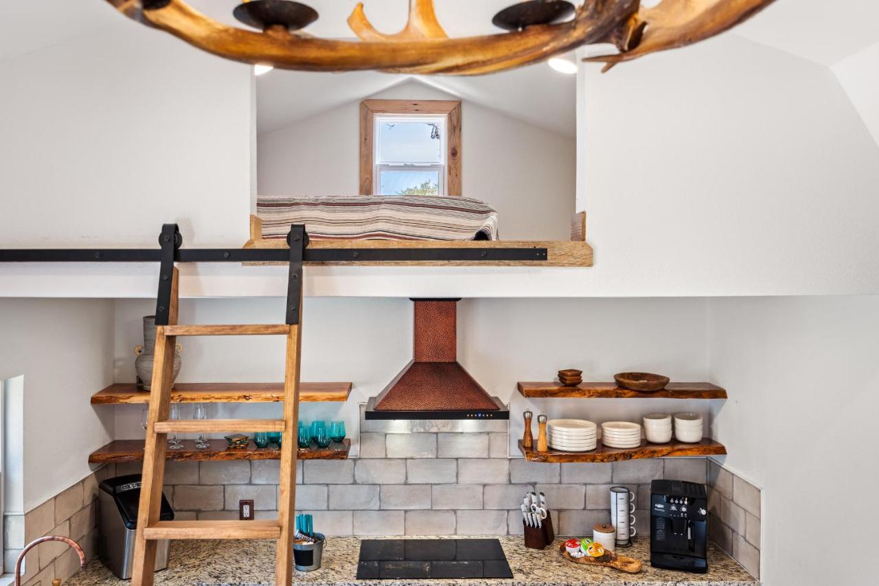 Romantic Tiny Luxury Retreat W Heated Pool, Sauna N Outdoor Shower In Wimberley 10 Acres 外观 照片