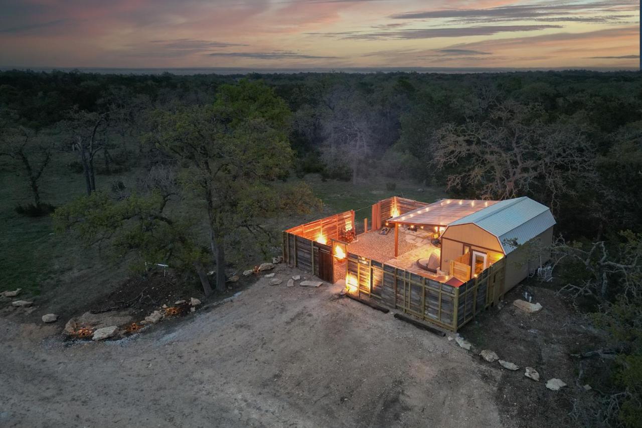 Romantic Tiny Luxury Retreat W Heated Pool, Sauna N Outdoor Shower In Wimberley 10 Acres 外观 照片