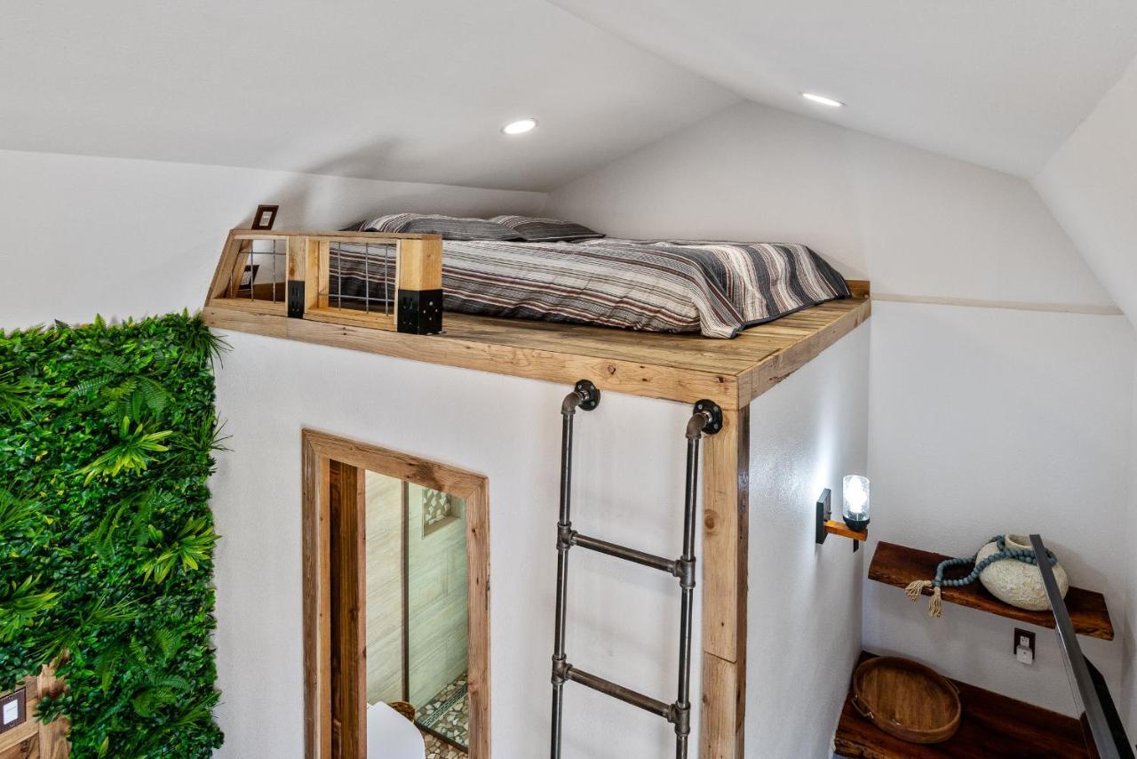 Romantic Tiny Luxury Retreat W Heated Pool, Sauna N Outdoor Shower In Wimberley 10 Acres 外观 照片