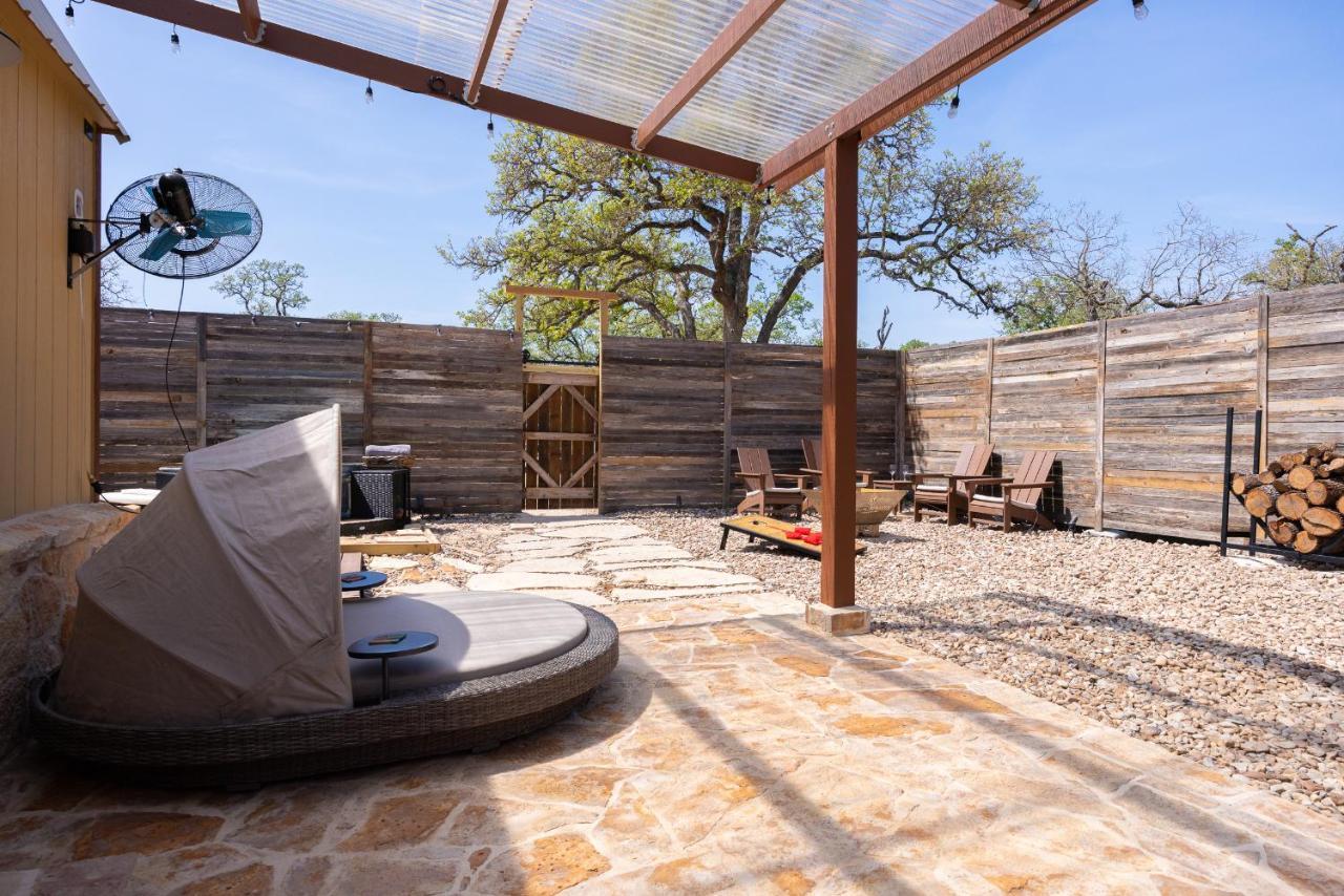 Romantic Tiny Luxury Retreat W Heated Pool, Sauna N Outdoor Shower In Wimberley 10 Acres 外观 照片