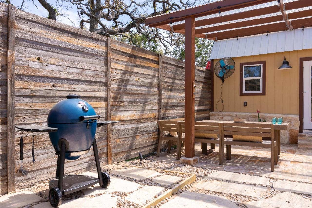 Romantic Tiny Luxury Retreat W Heated Pool, Sauna N Outdoor Shower In Wimberley 10 Acres 外观 照片