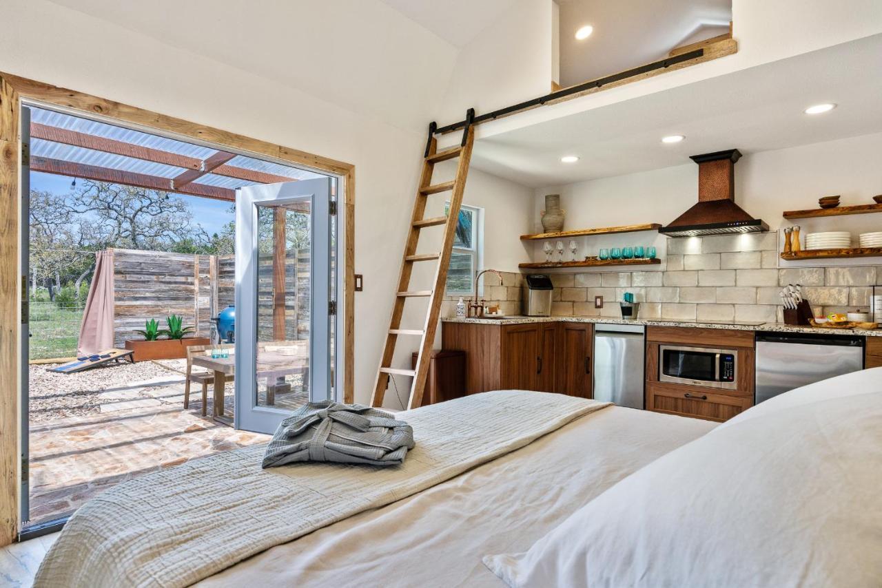 Romantic Tiny Luxury Retreat W Heated Pool, Sauna N Outdoor Shower In Wimberley 10 Acres 外观 照片